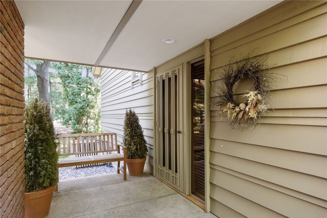 215 Eastbank Court N