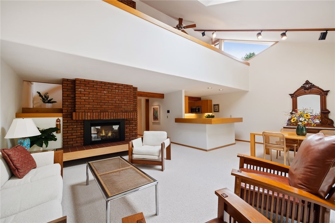 215 Eastbank Court N