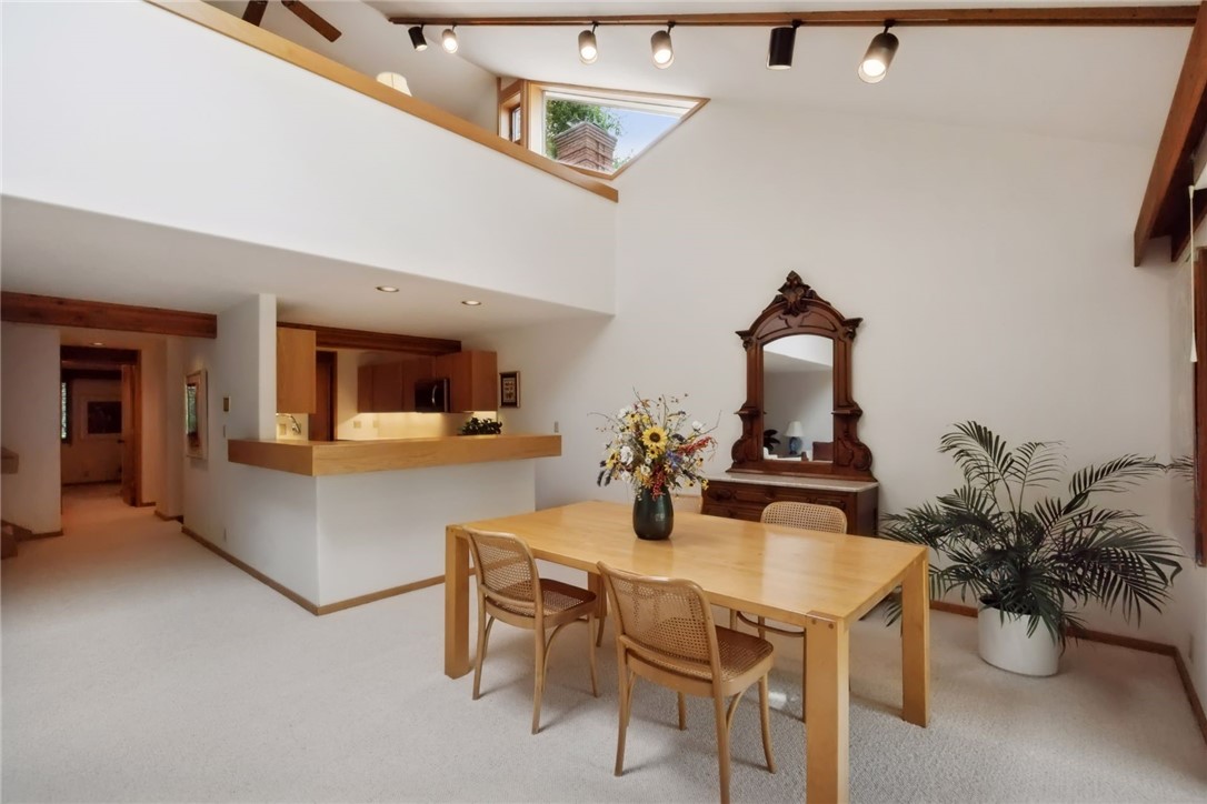 215 Eastbank Court N