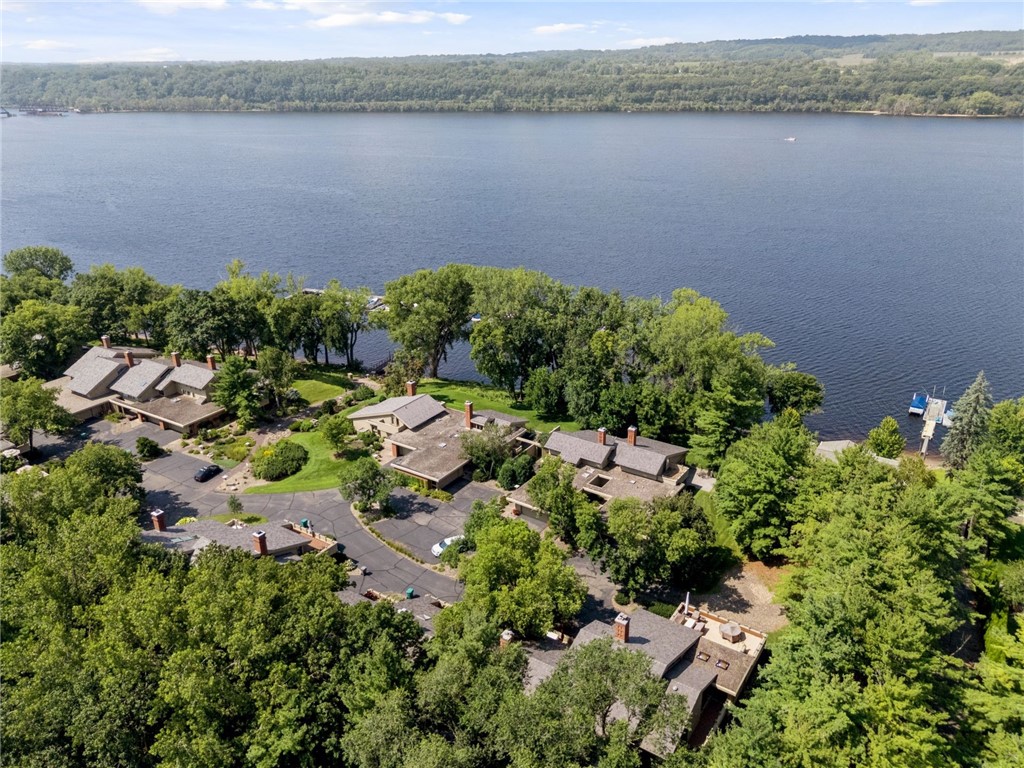 215 Eastbank Court N