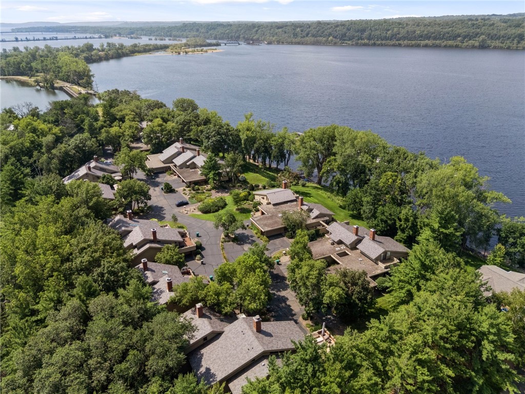 215 Eastbank Court N