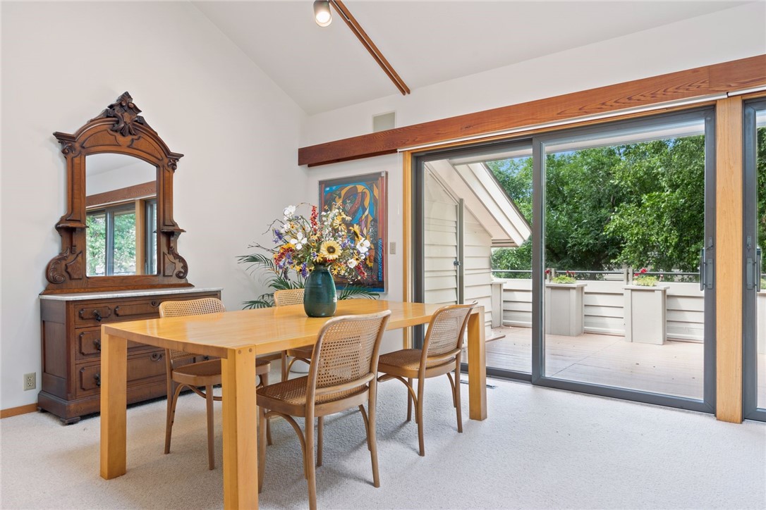 215 Eastbank Court N