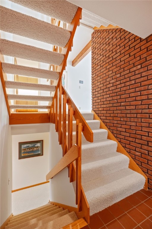 215 Eastbank Court N