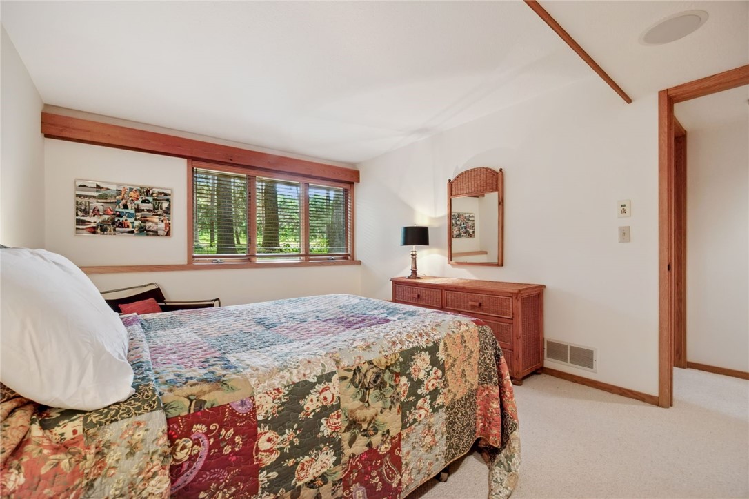 215 Eastbank Court N