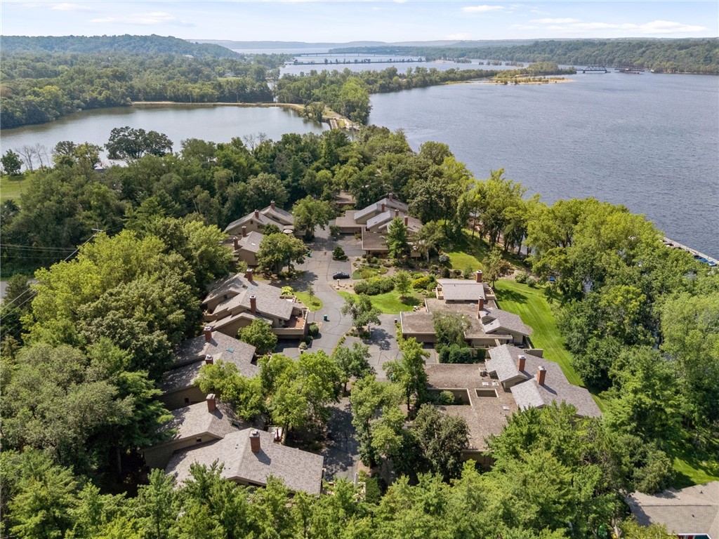 215 Eastbank Court N