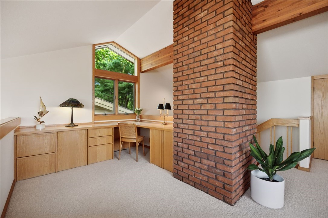 215 Eastbank Court N