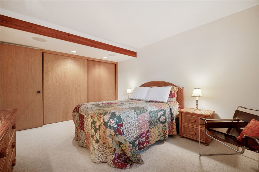 215 Eastbank Court N