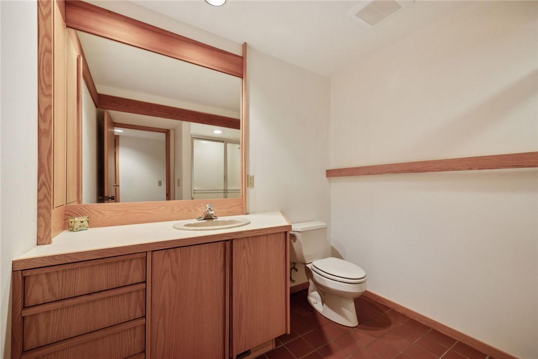 215 Eastbank Court N