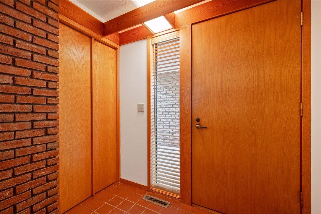 215 Eastbank Court N