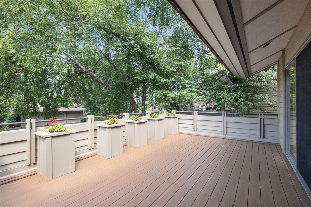 215 Eastbank Court N