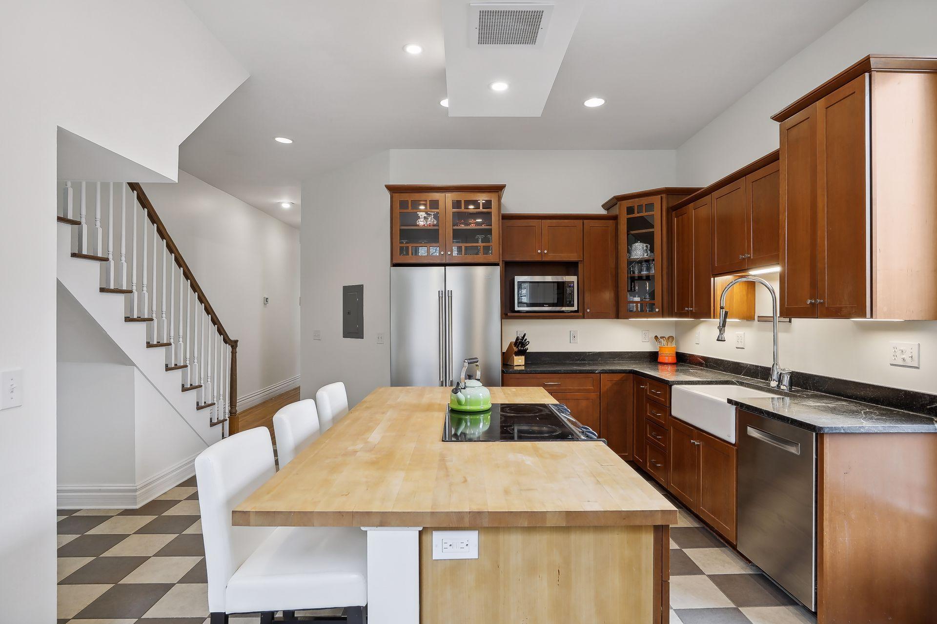 496 Holly Avenue Unit: 4