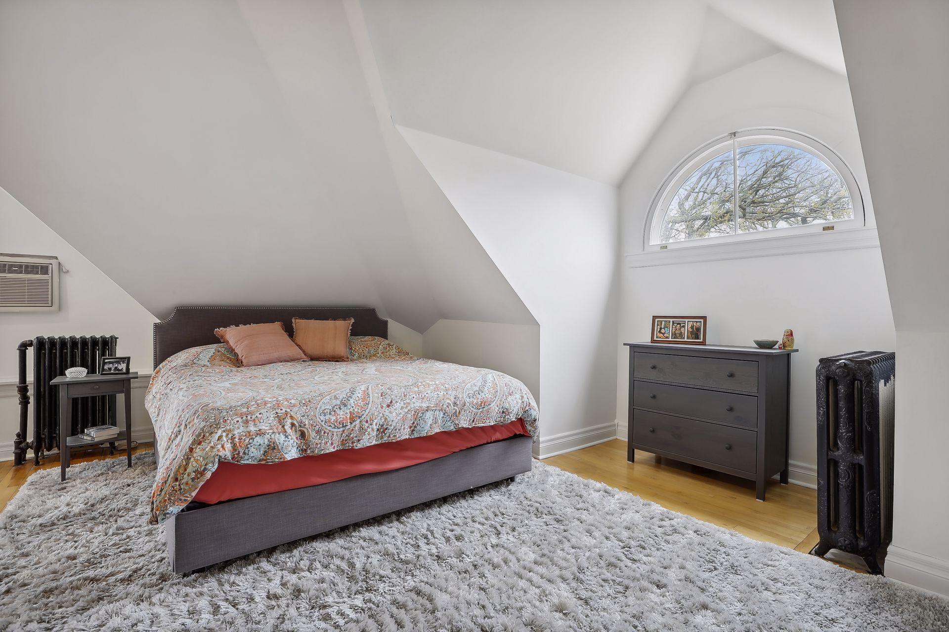 496 Holly Avenue Unit: 4