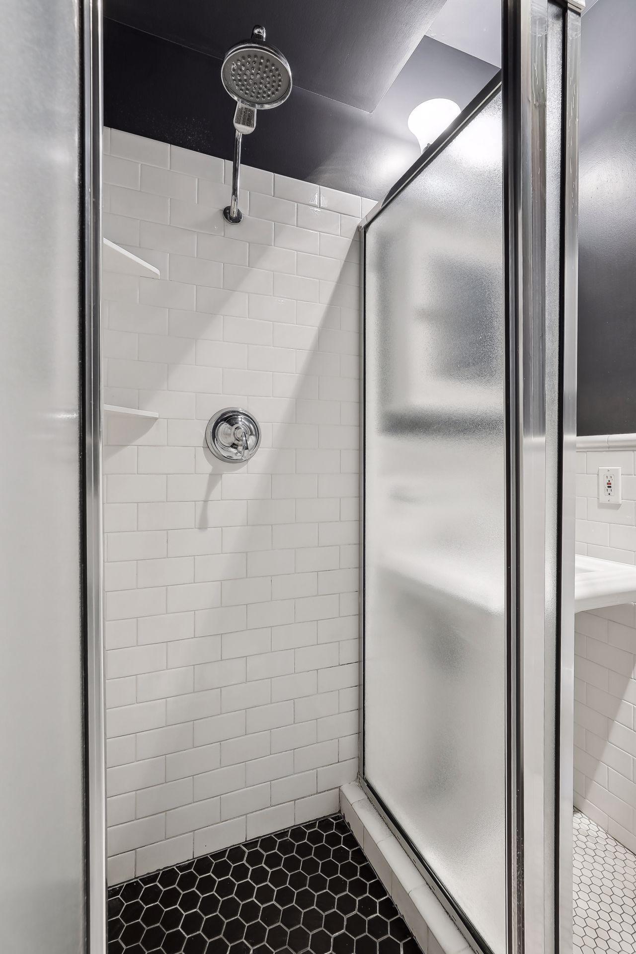 496 Holly Avenue Unit: 4