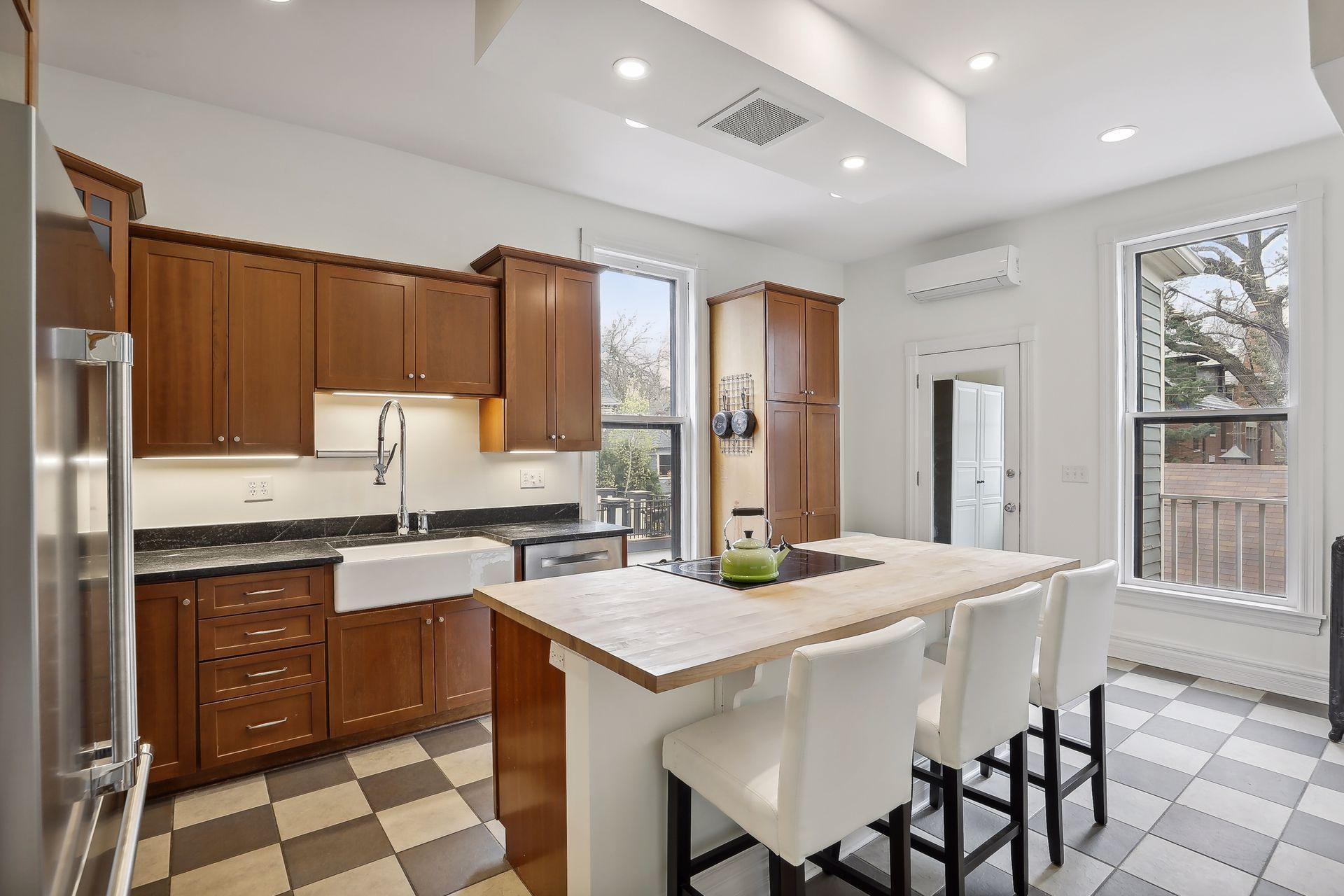 496 Holly Avenue Unit: 4