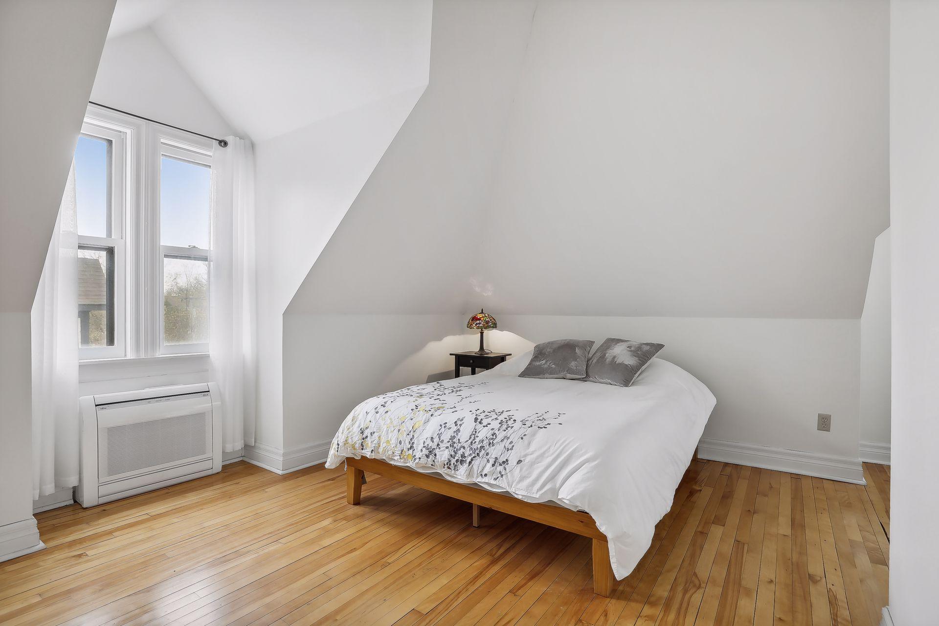 496 Holly Avenue Unit: 4