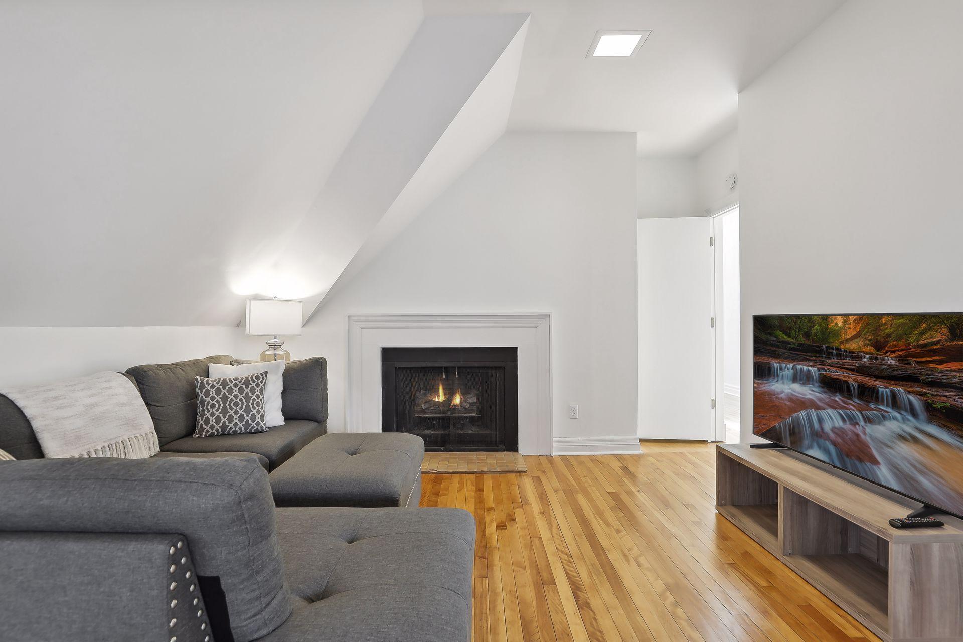 496 Holly Avenue Unit: 4