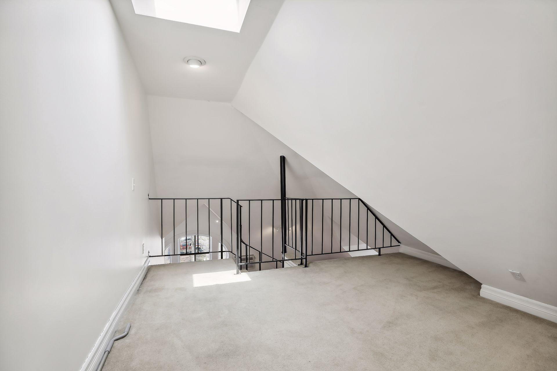 496 Holly Avenue Unit: 4