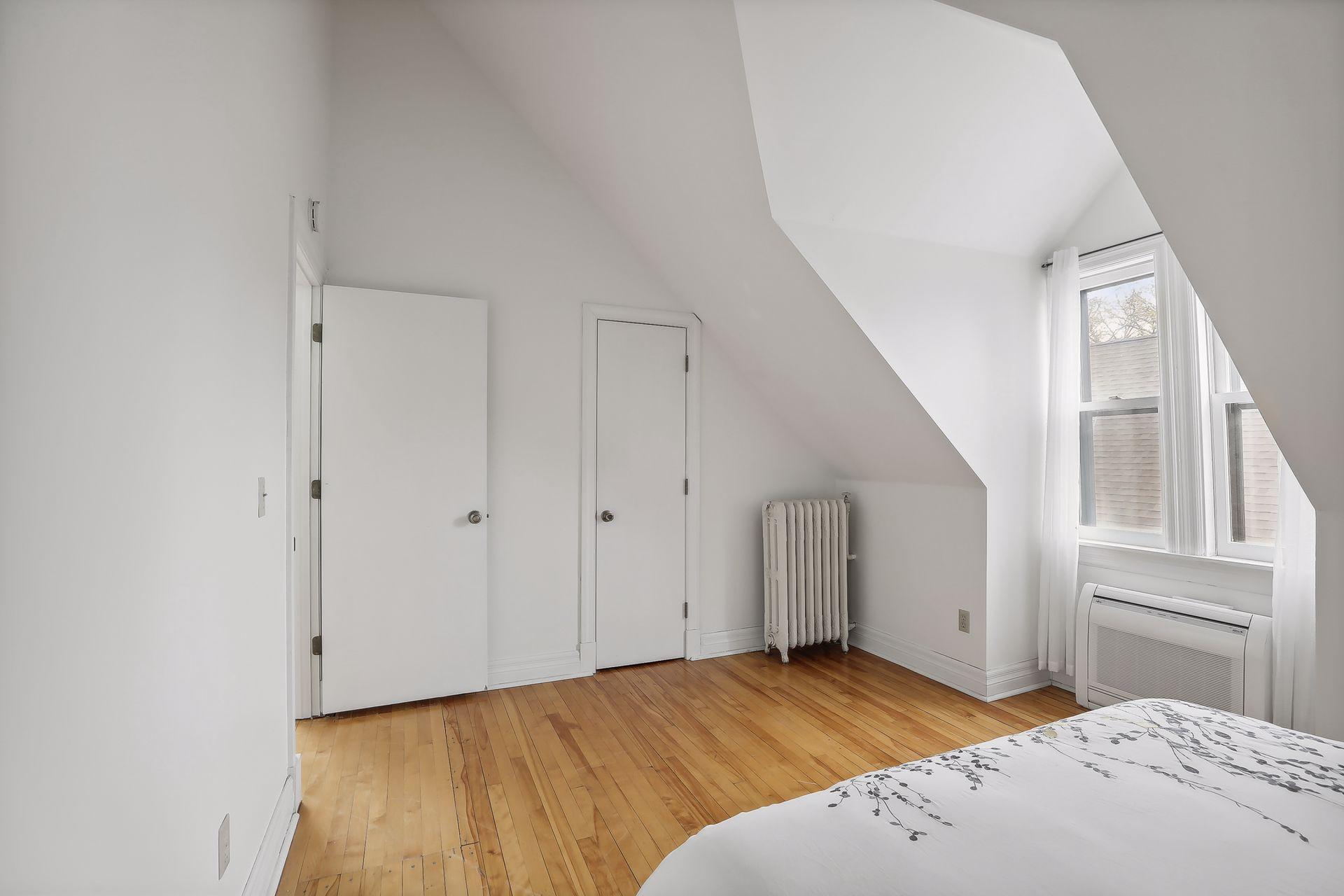 496 Holly Avenue Unit: 4