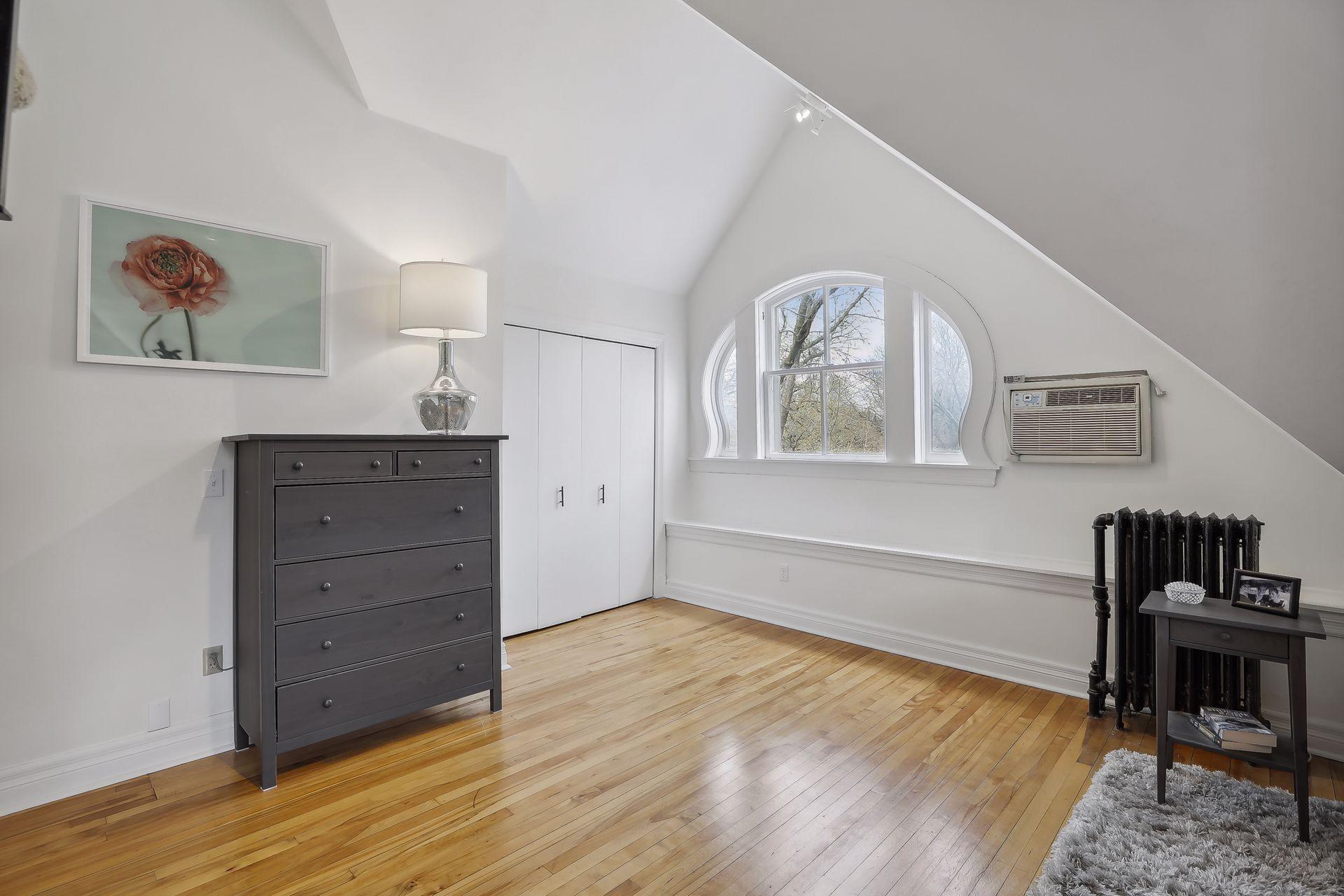 496 Holly Avenue Unit: 4