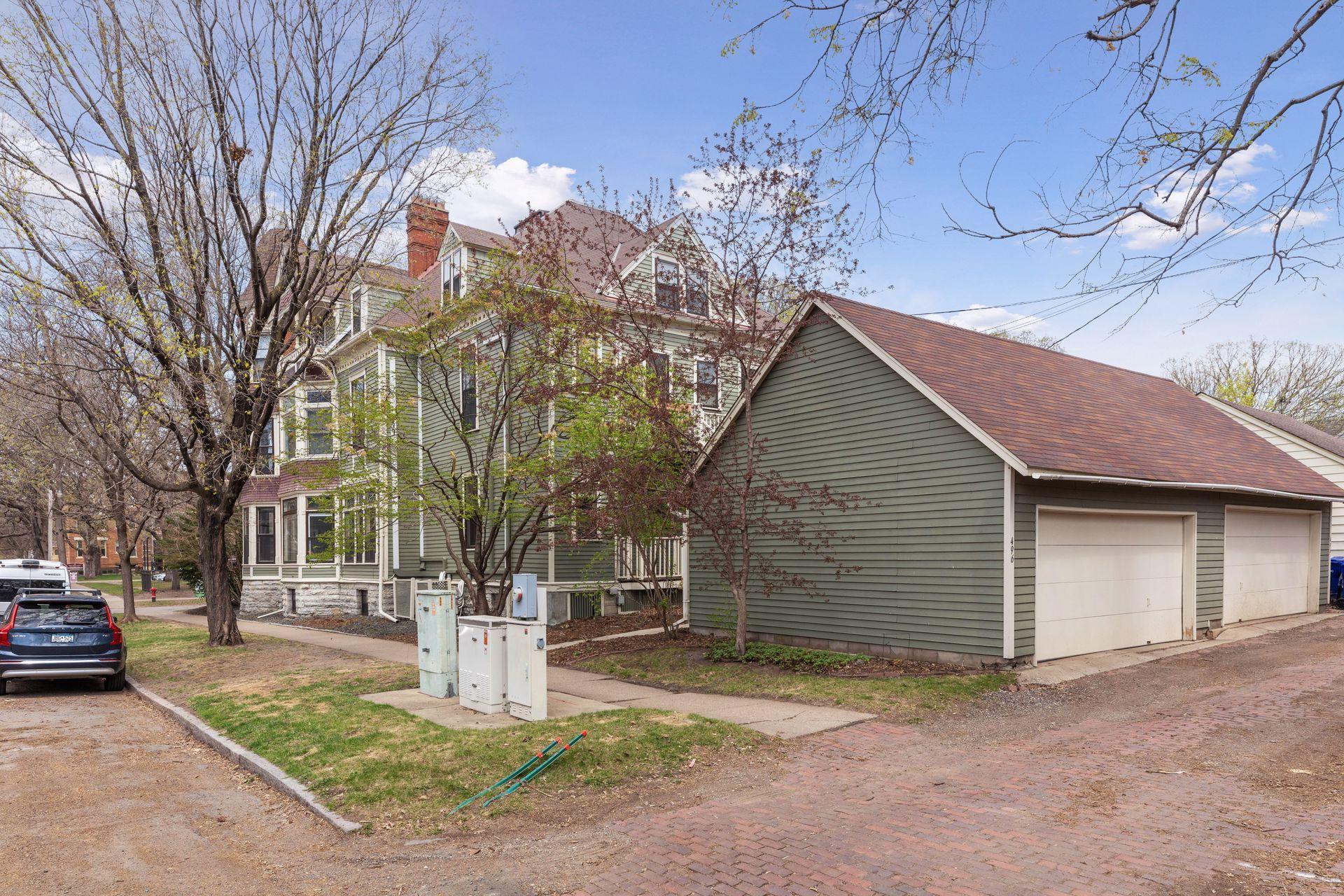 496 Holly Avenue Unit: 4
