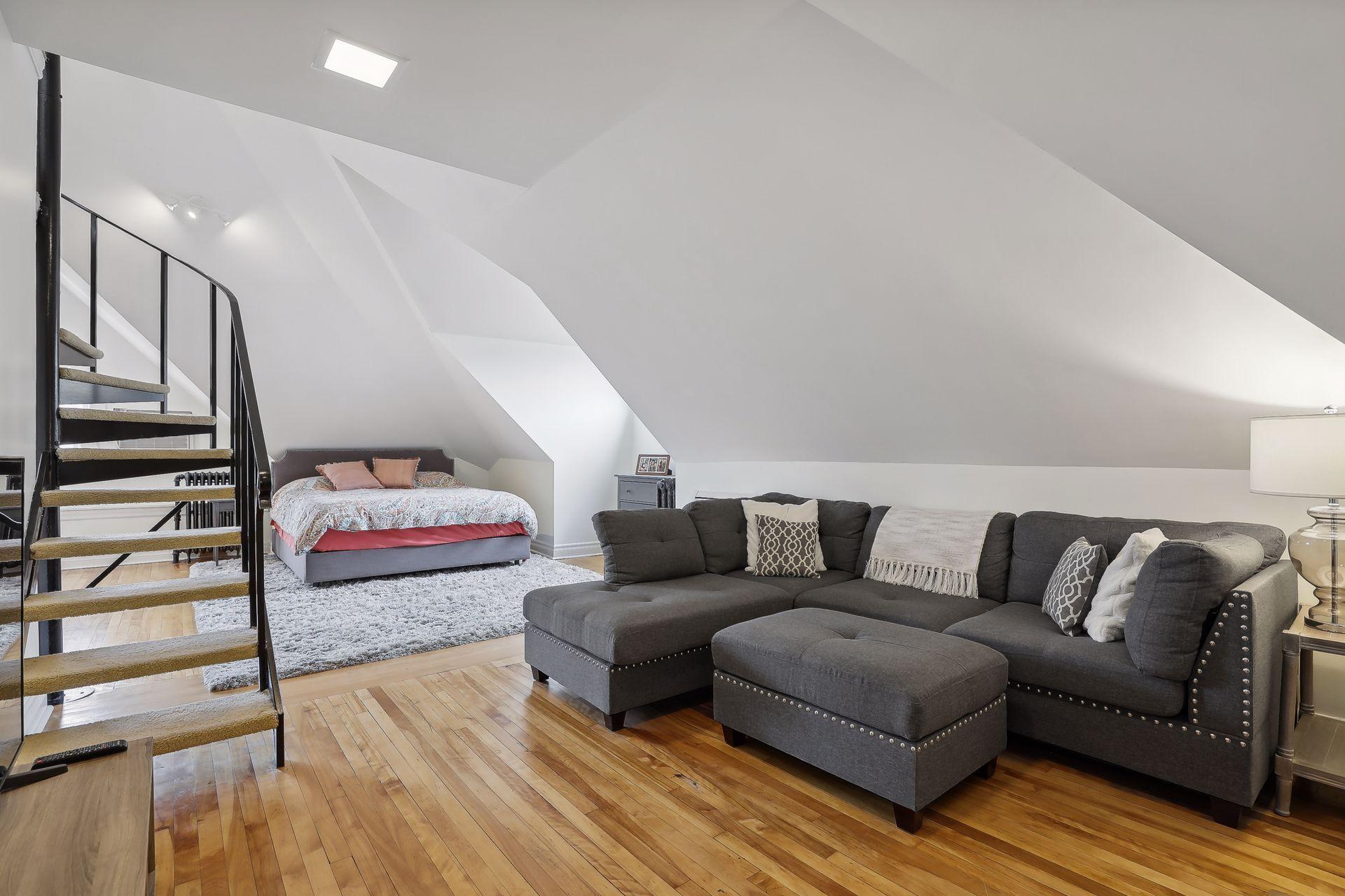496 Holly Avenue Unit: 4