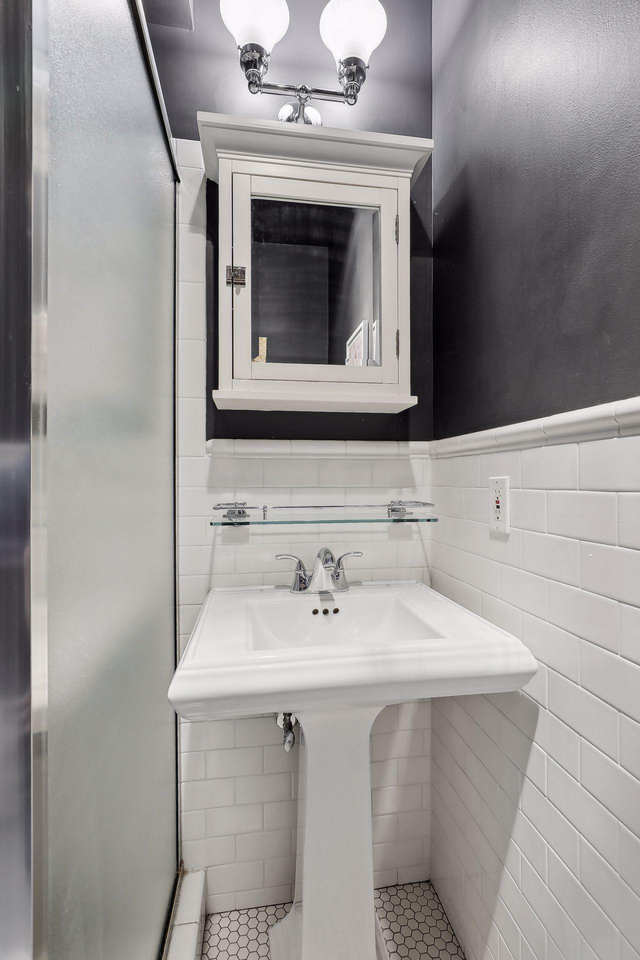 496 Holly Avenue Unit: 4