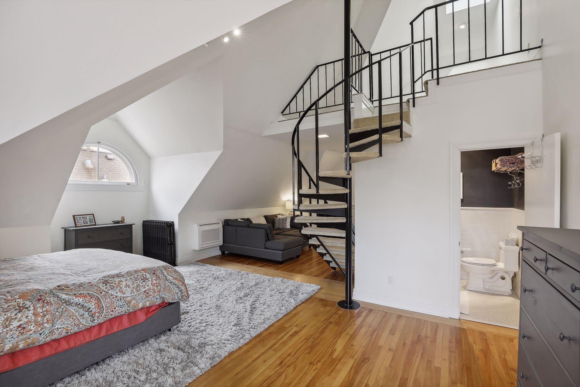 496 Holly Avenue Unit: 4