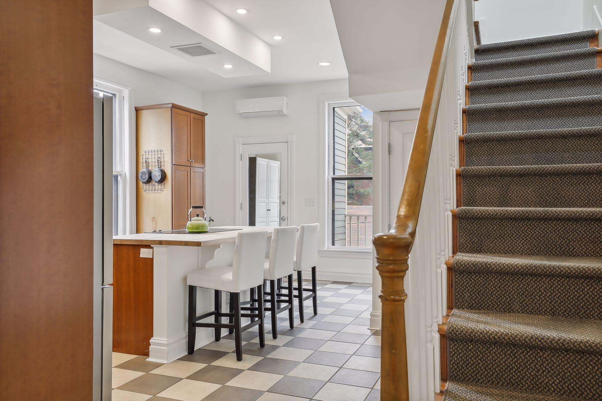 496 Holly Avenue Unit: 4