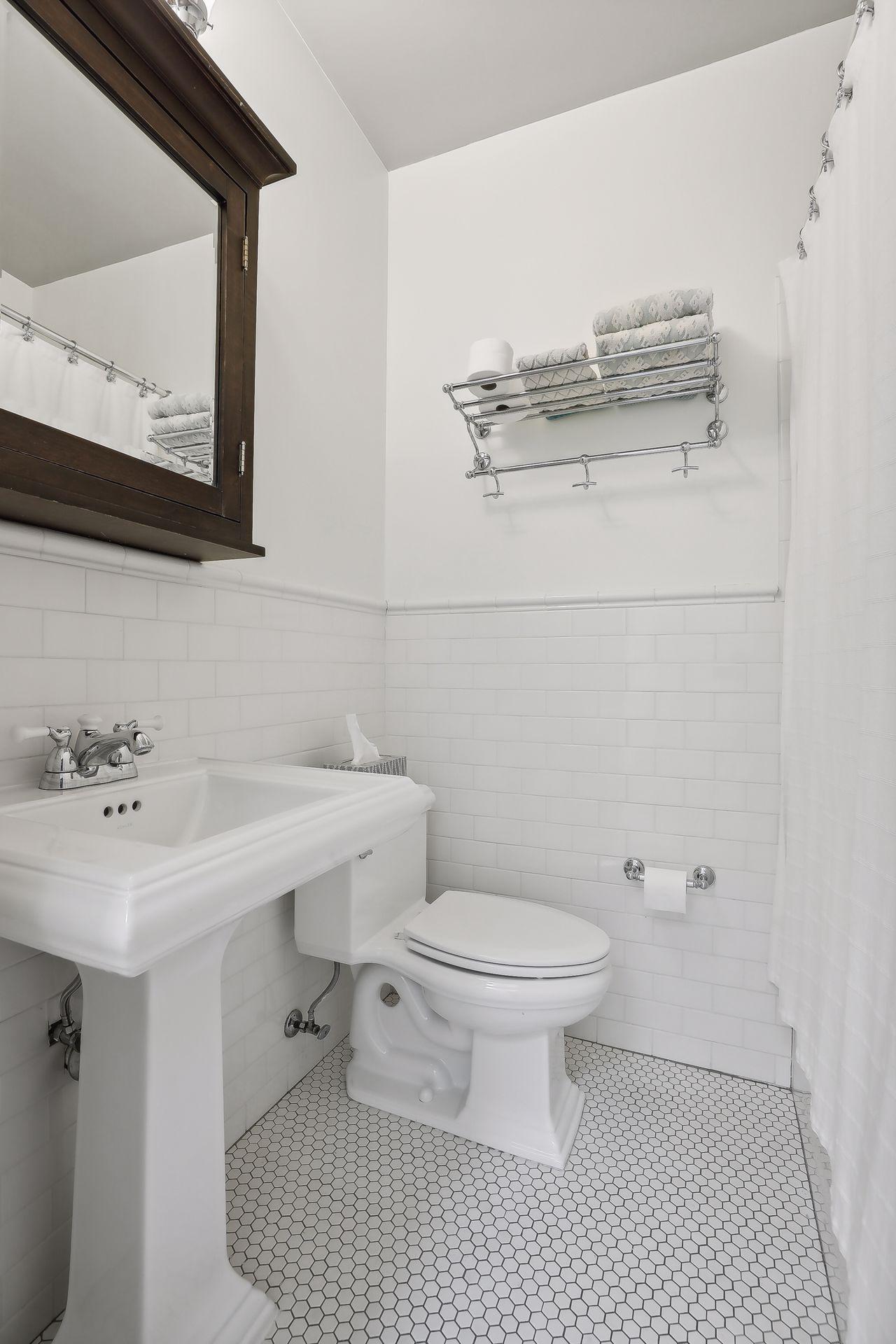 496 Holly Avenue Unit: 4