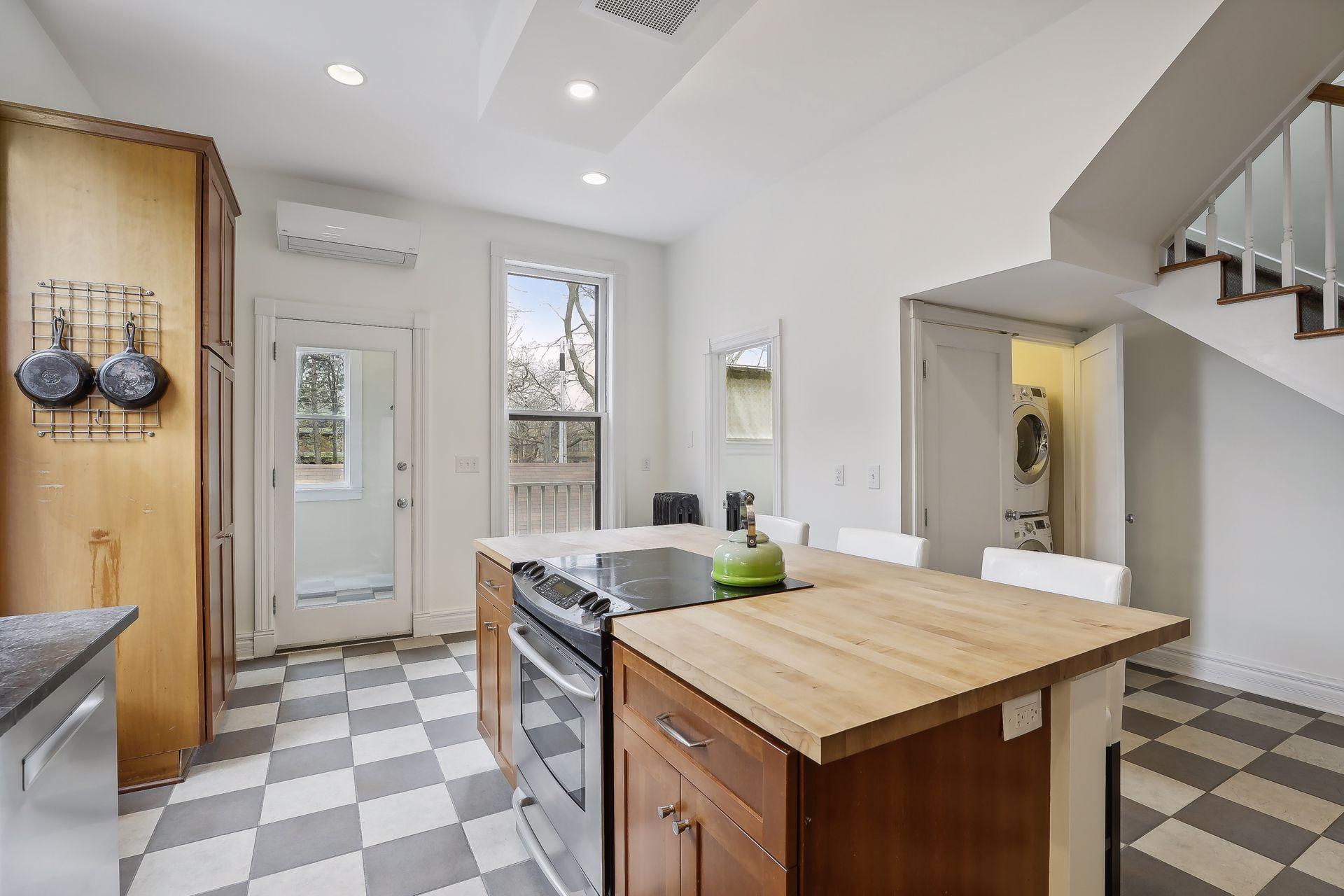 496 Holly Avenue Unit: 4