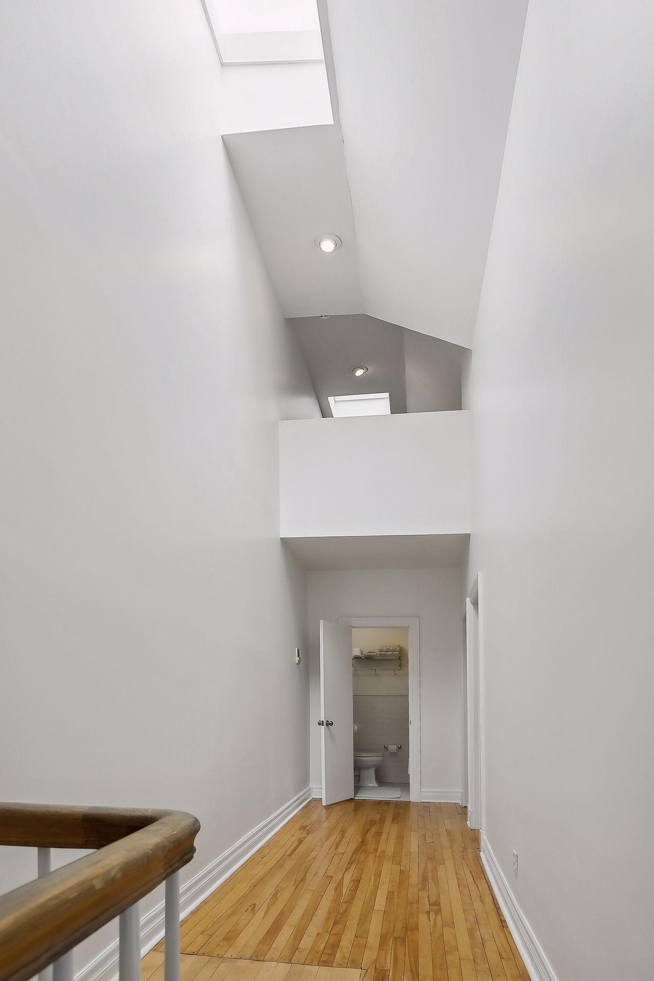 496 Holly Avenue Unit: 4
