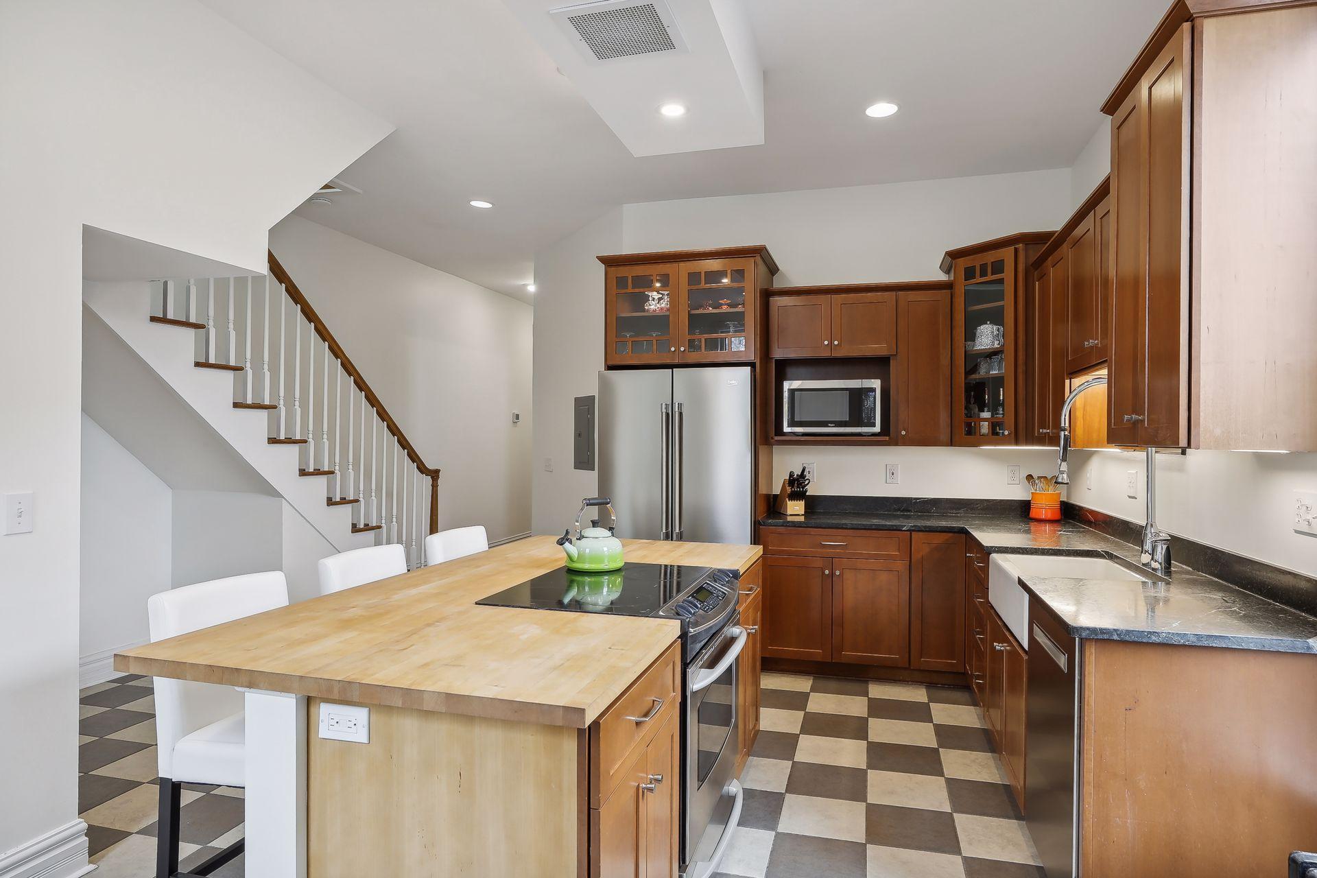 496 Holly Avenue Unit: 4