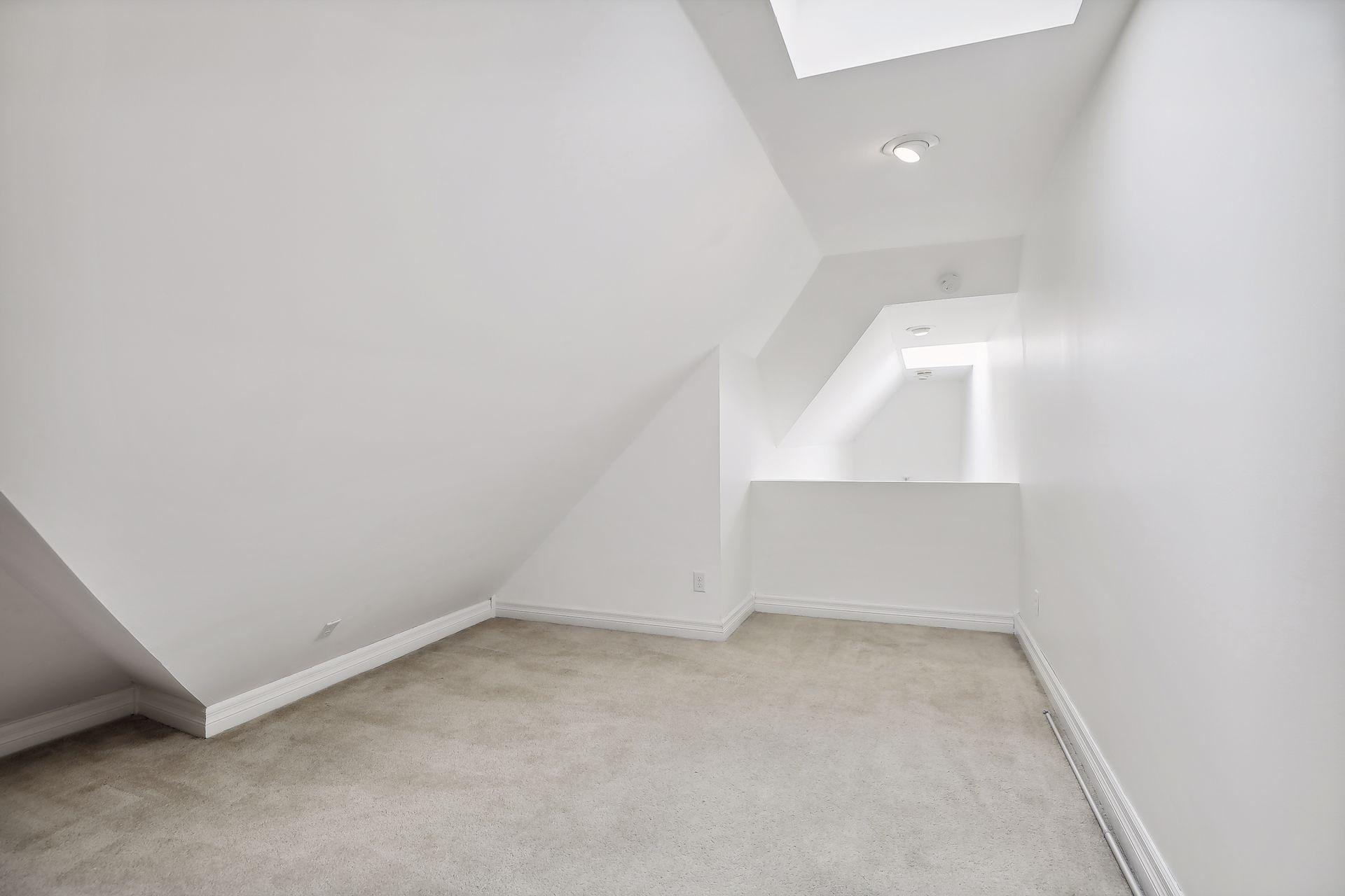 496 Holly Avenue Unit: 4