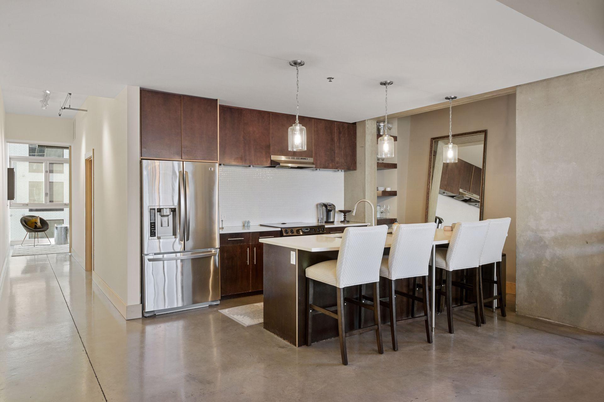 345 6th Avenue N Unit: 402