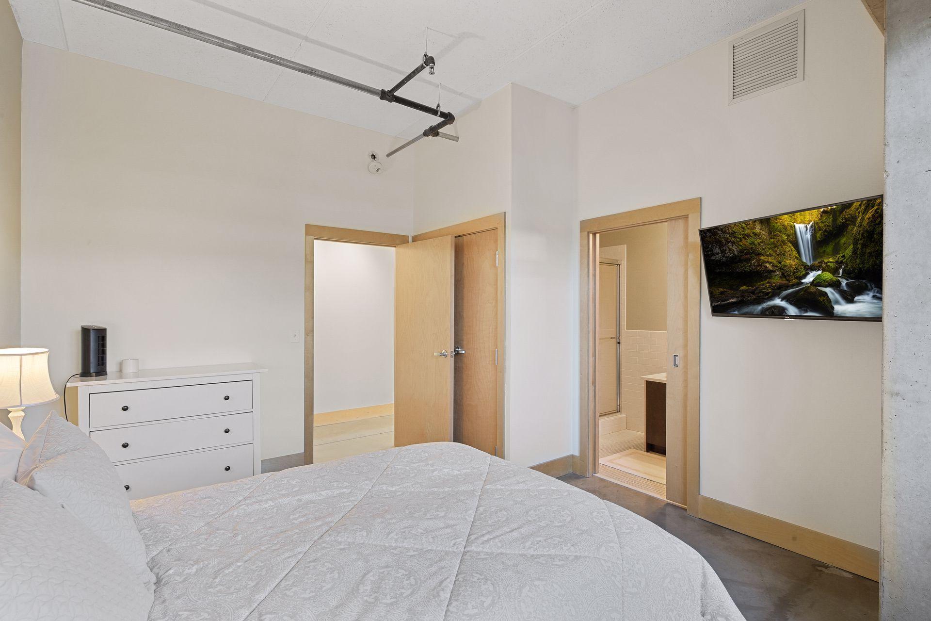 345 6th Avenue N Unit: 402