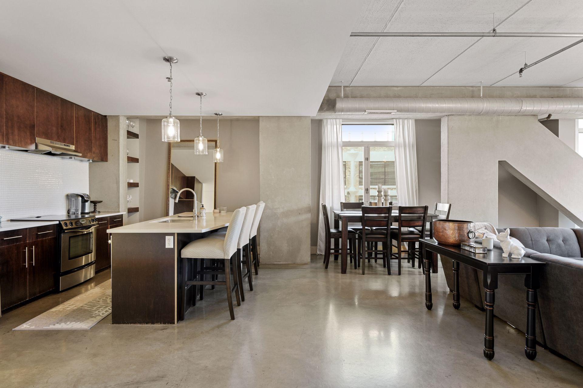345 6th Avenue N Unit: 402