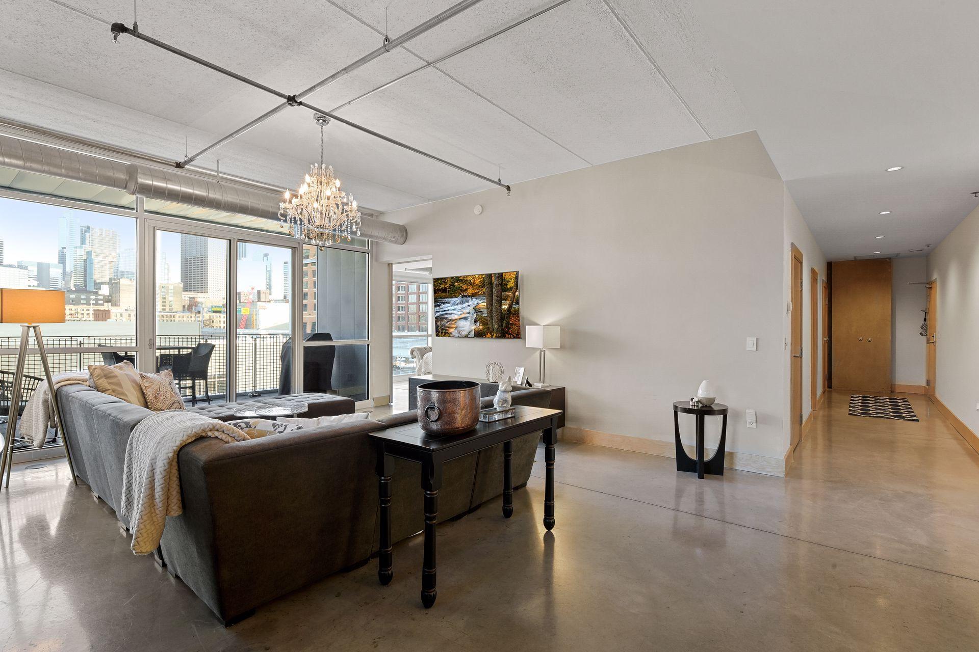 345 6th Avenue N Unit: 402