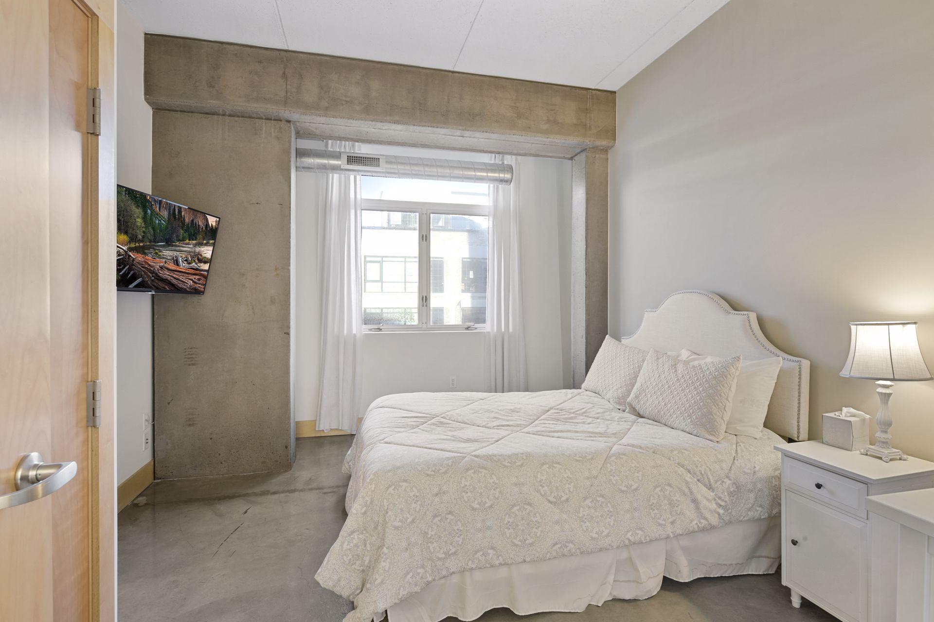345 6th Avenue N Unit: 402