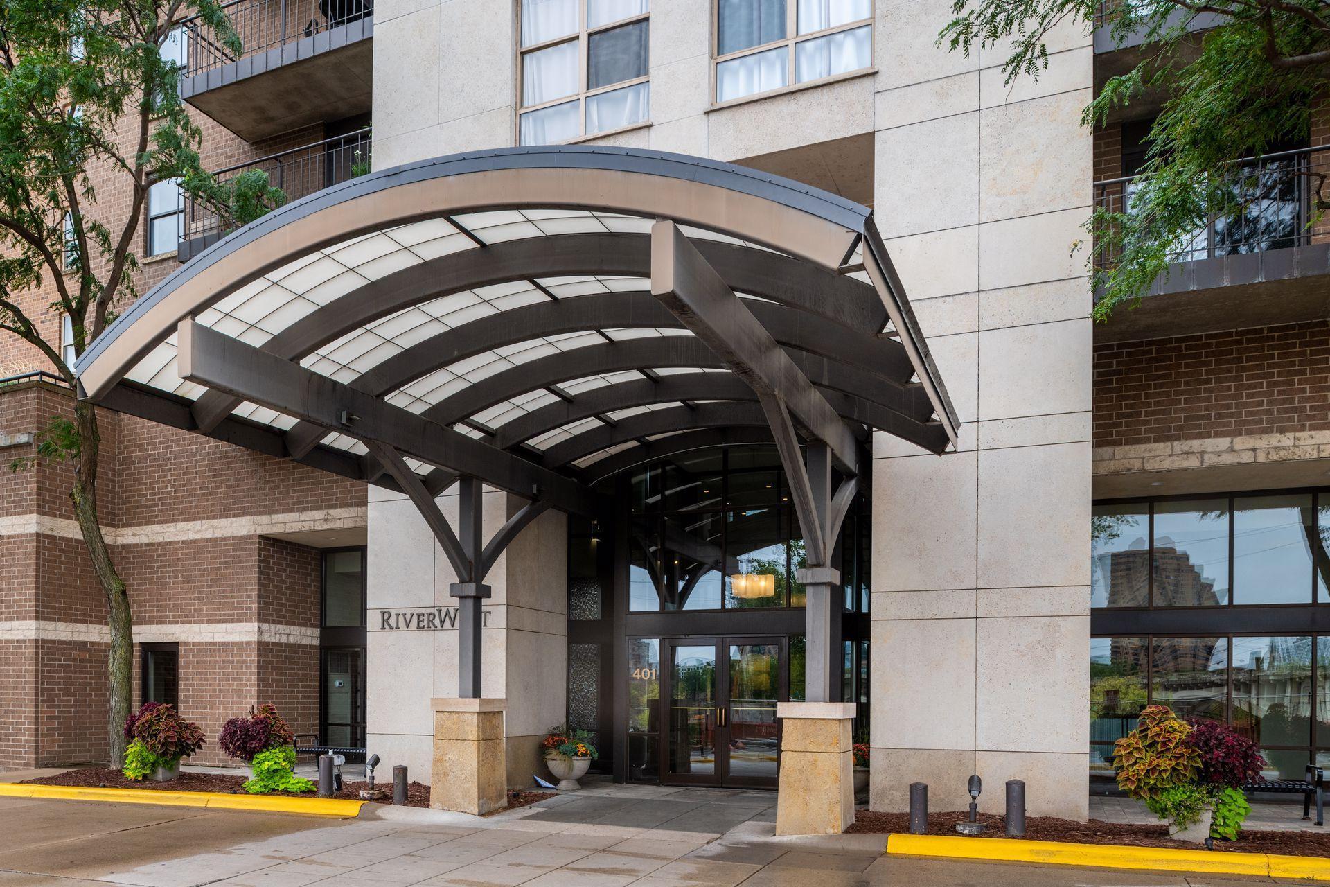 401 S 1st Street Unit: 605
