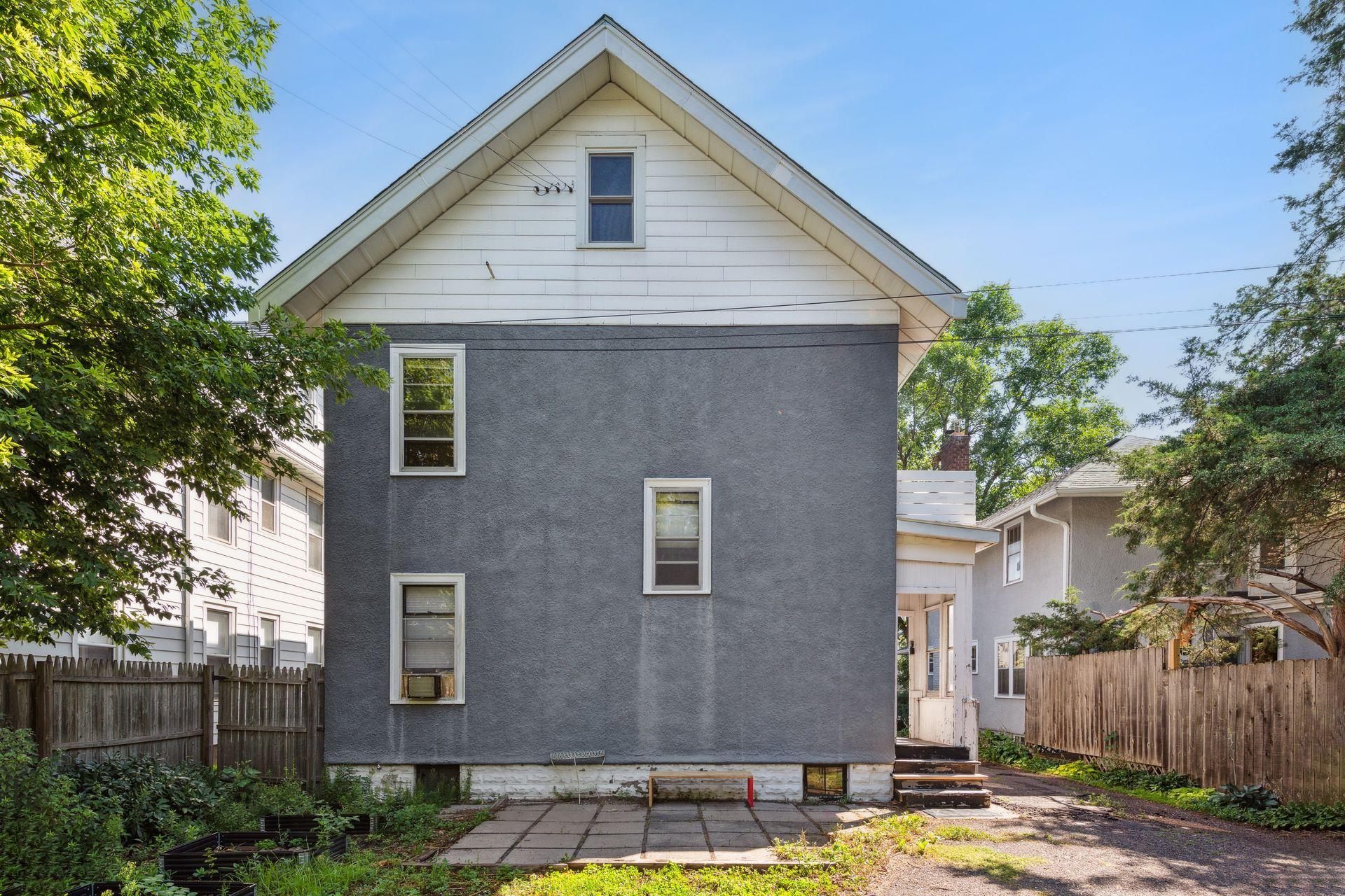824 5th Street NE