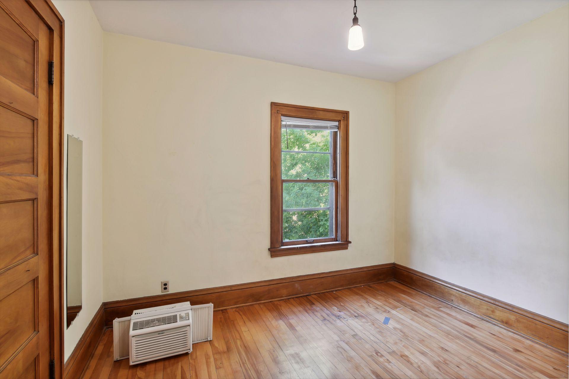824 5th Street NE