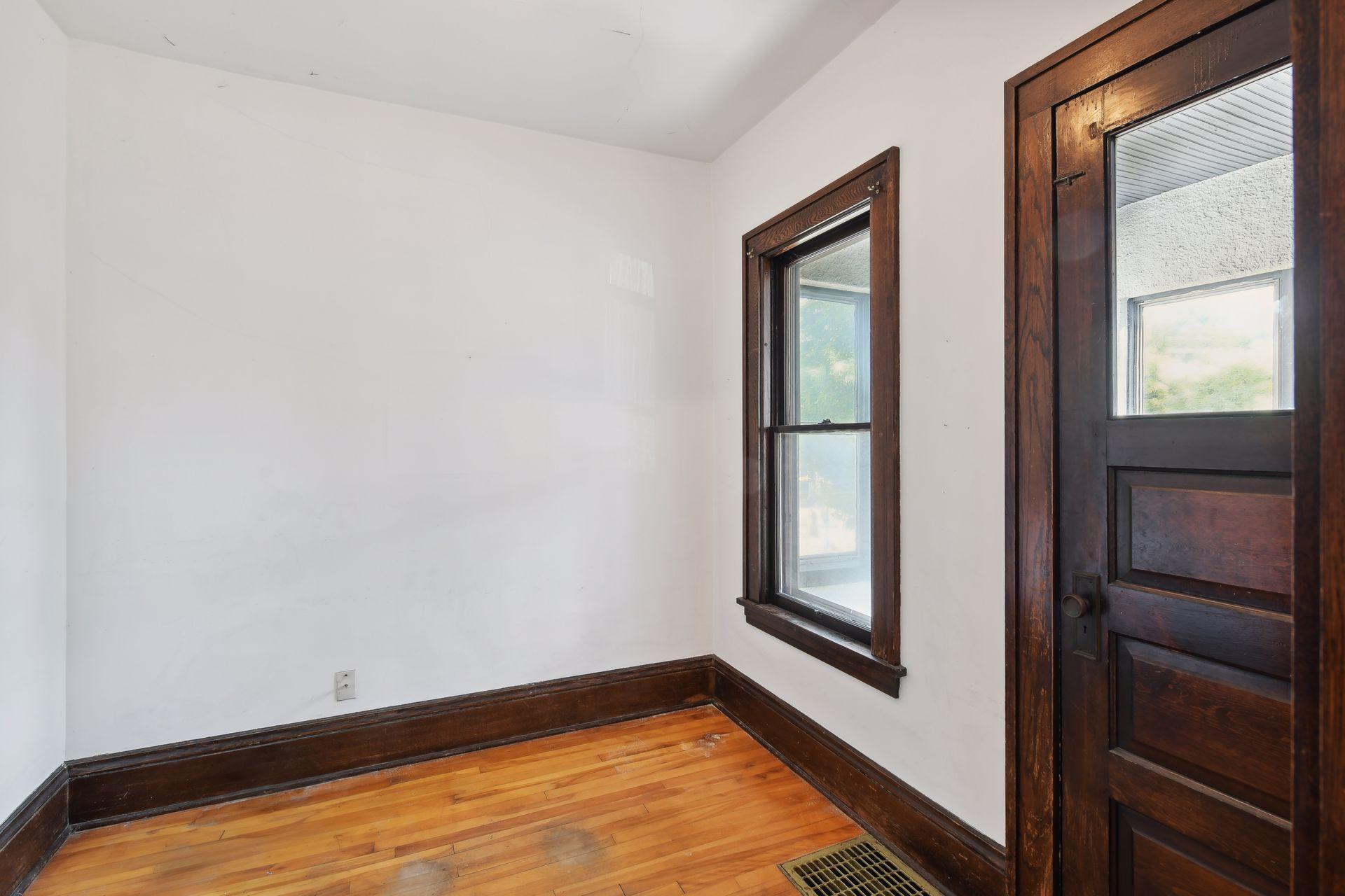 824 5th Street NE