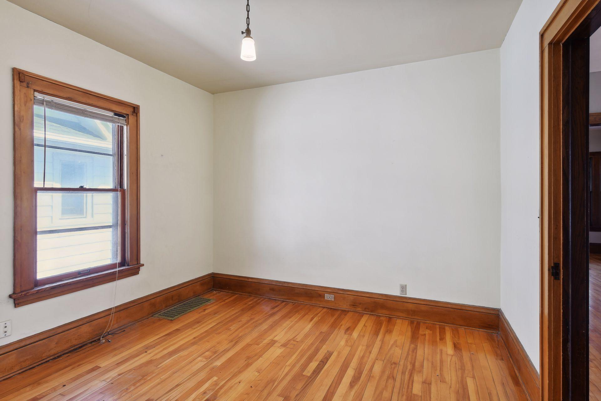 824 5th Street NE