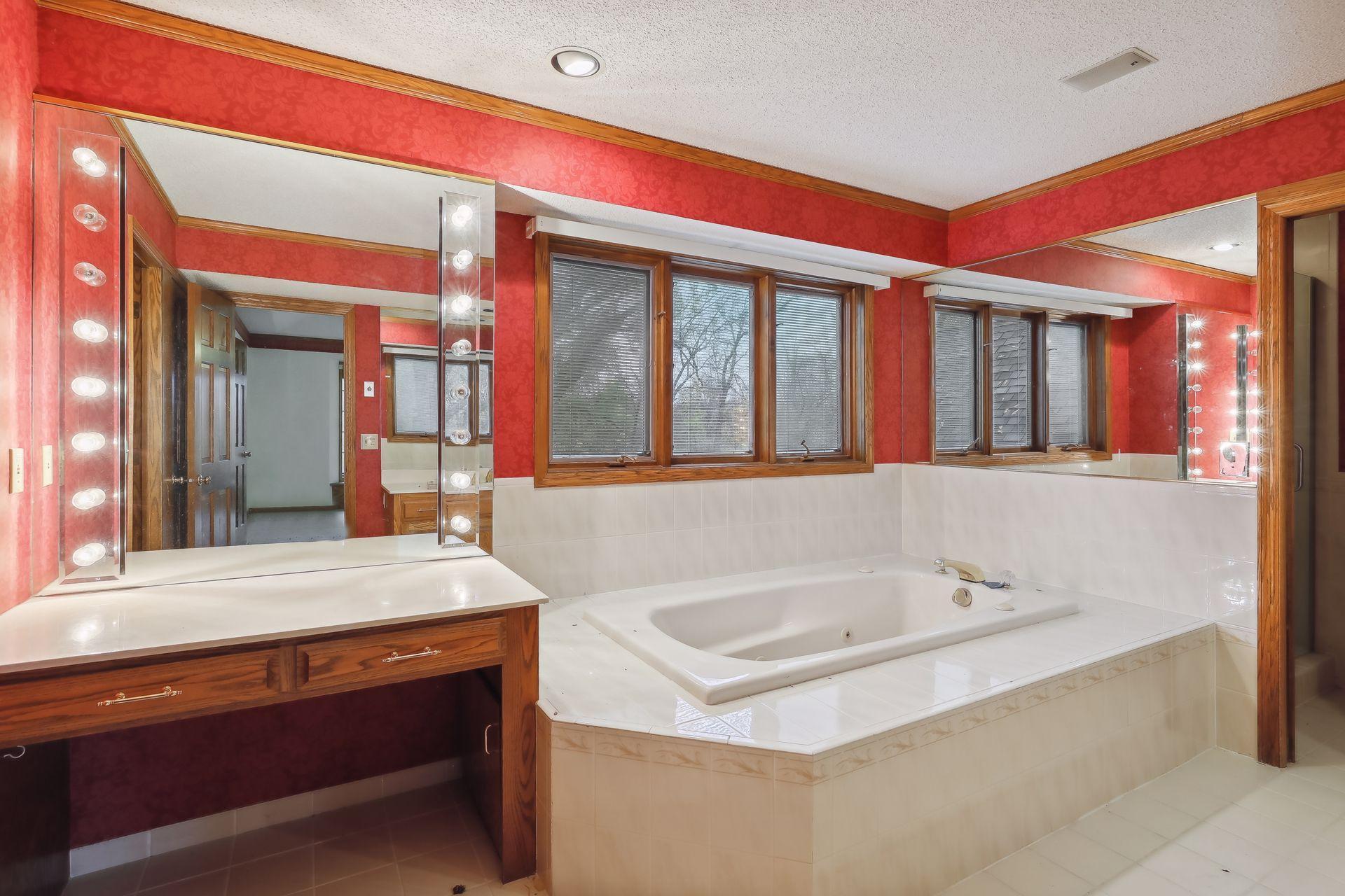 5480 Maple Ridge Court