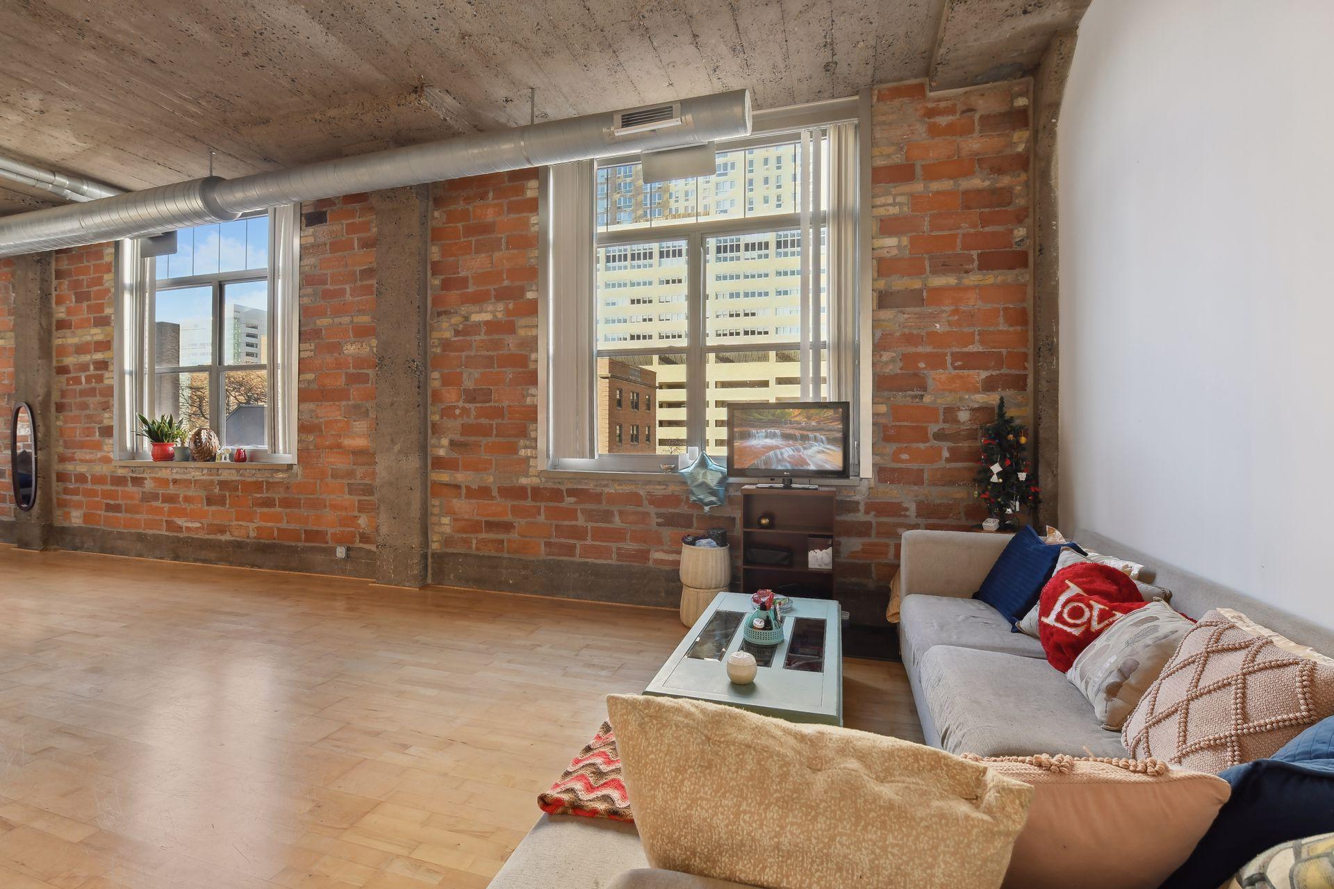 521 S 7th Street Unit: 402