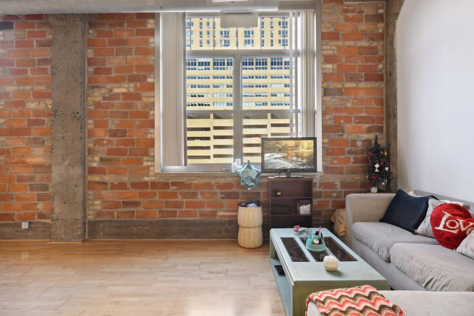 521 S 7th Street Unit: 402