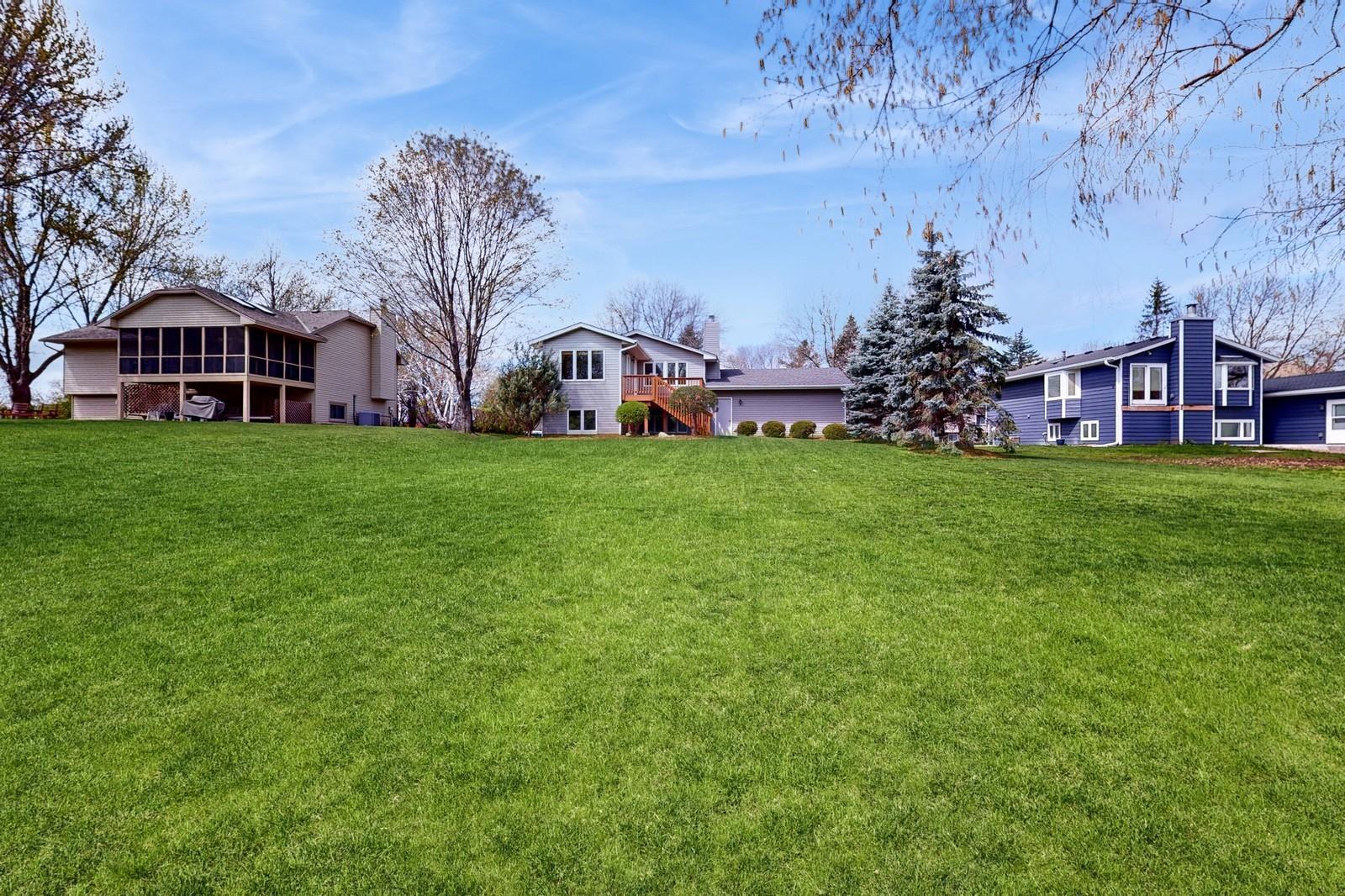 6911 Redwing Lane