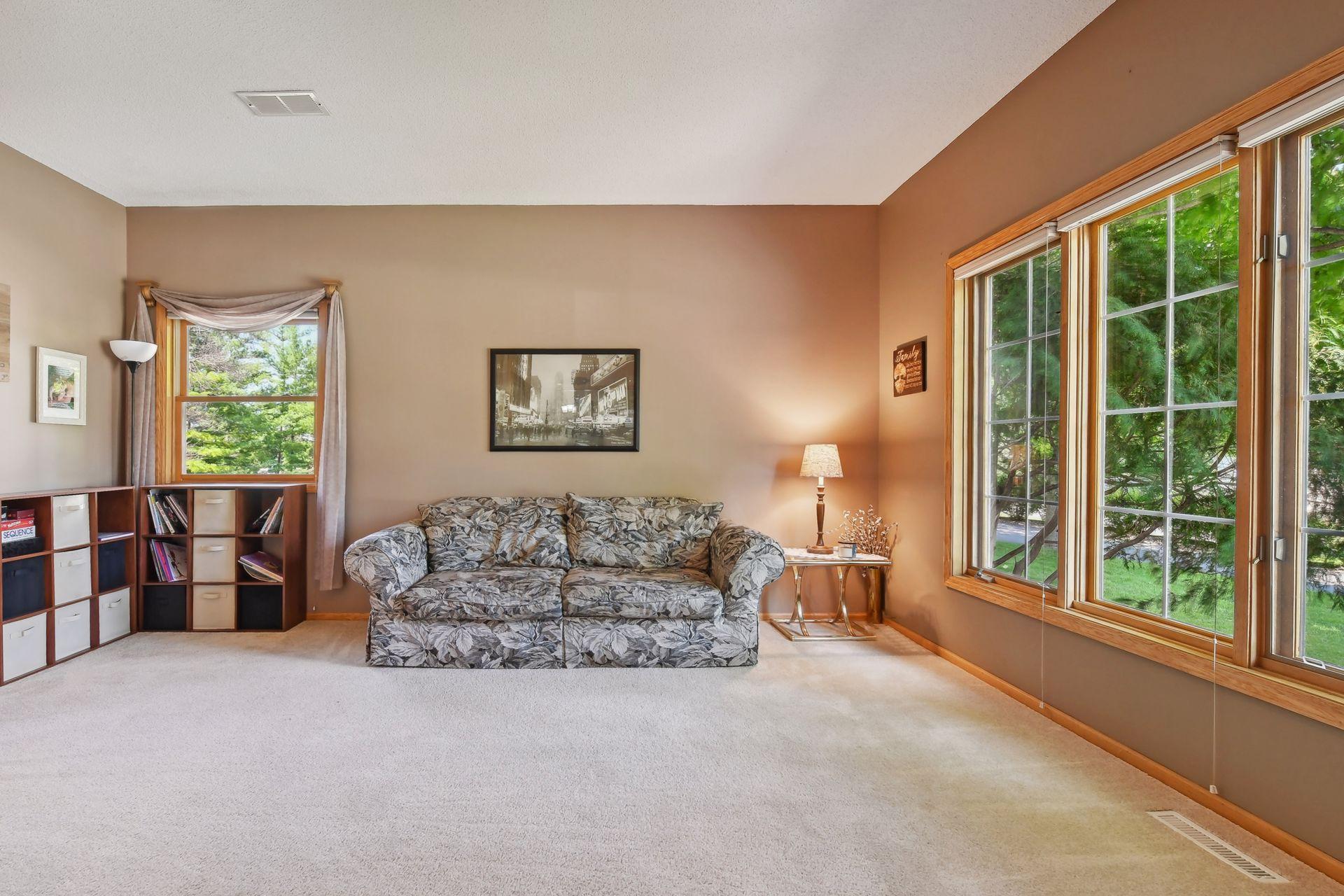 5815 Rosewood Lane N