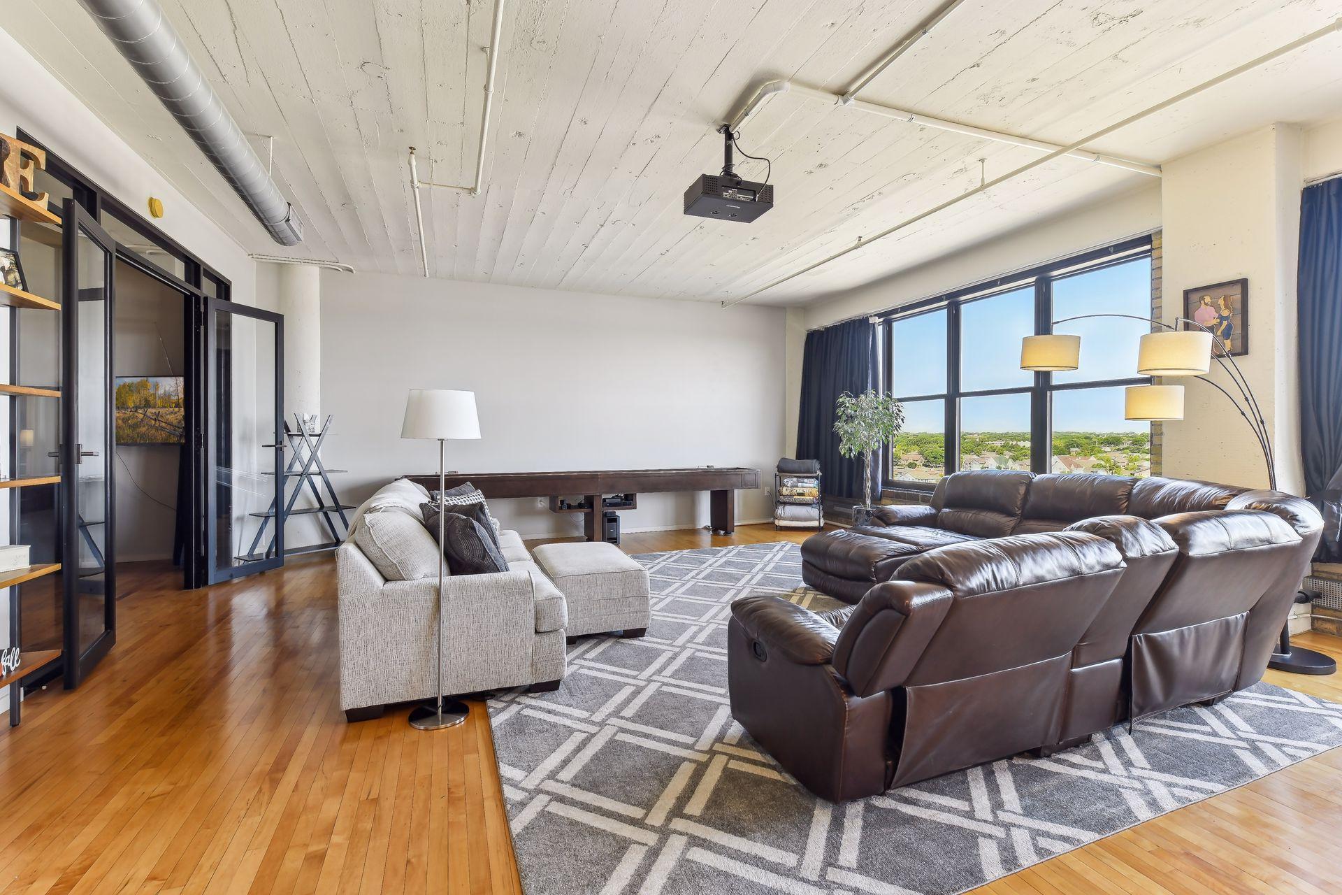 290 Market Street Unit: 808
