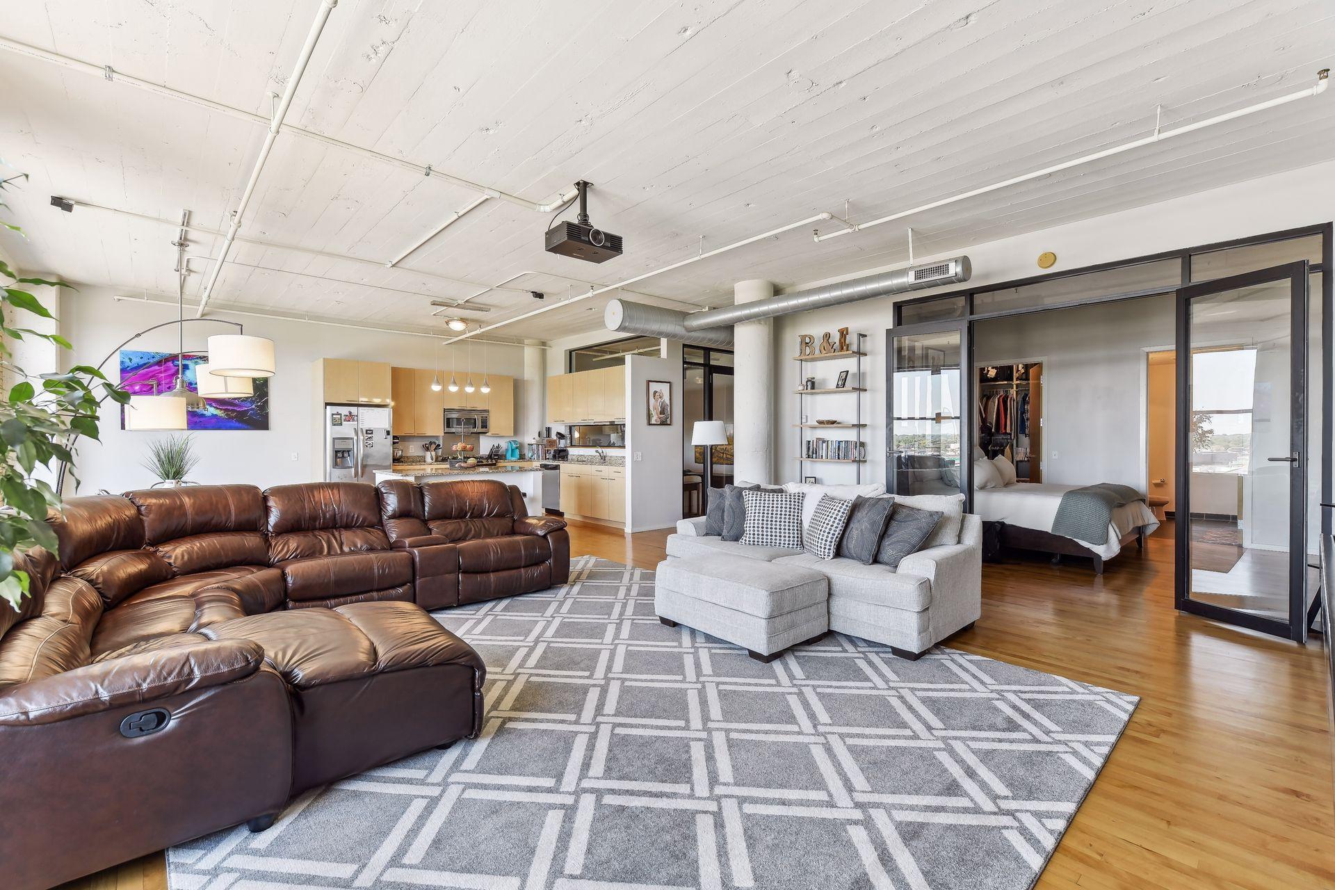 290 Market Street Unit: 808